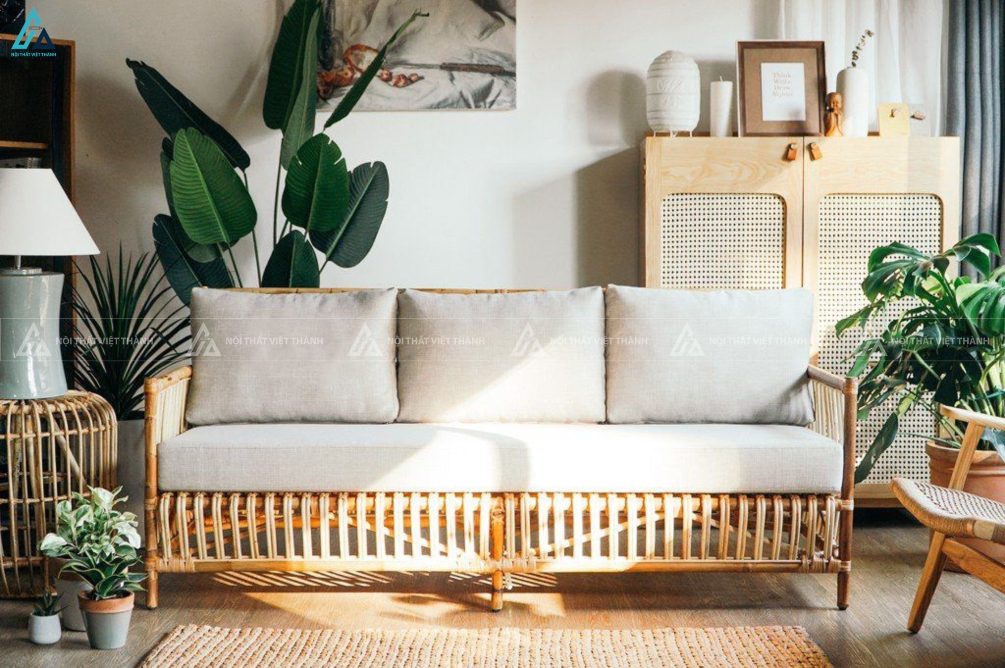 Sofa băng dài kiểu dáng thanh thoát cho phòng khách hiện đại