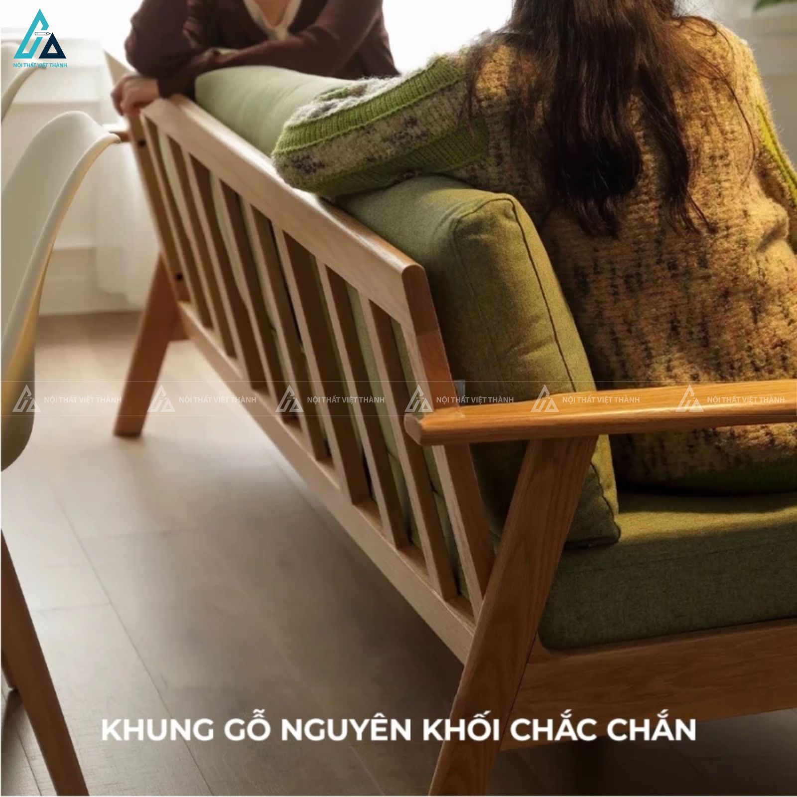 Sofa gỗ thiết kế thanh thoát cho phòng khách hiện đại tinh tế 2