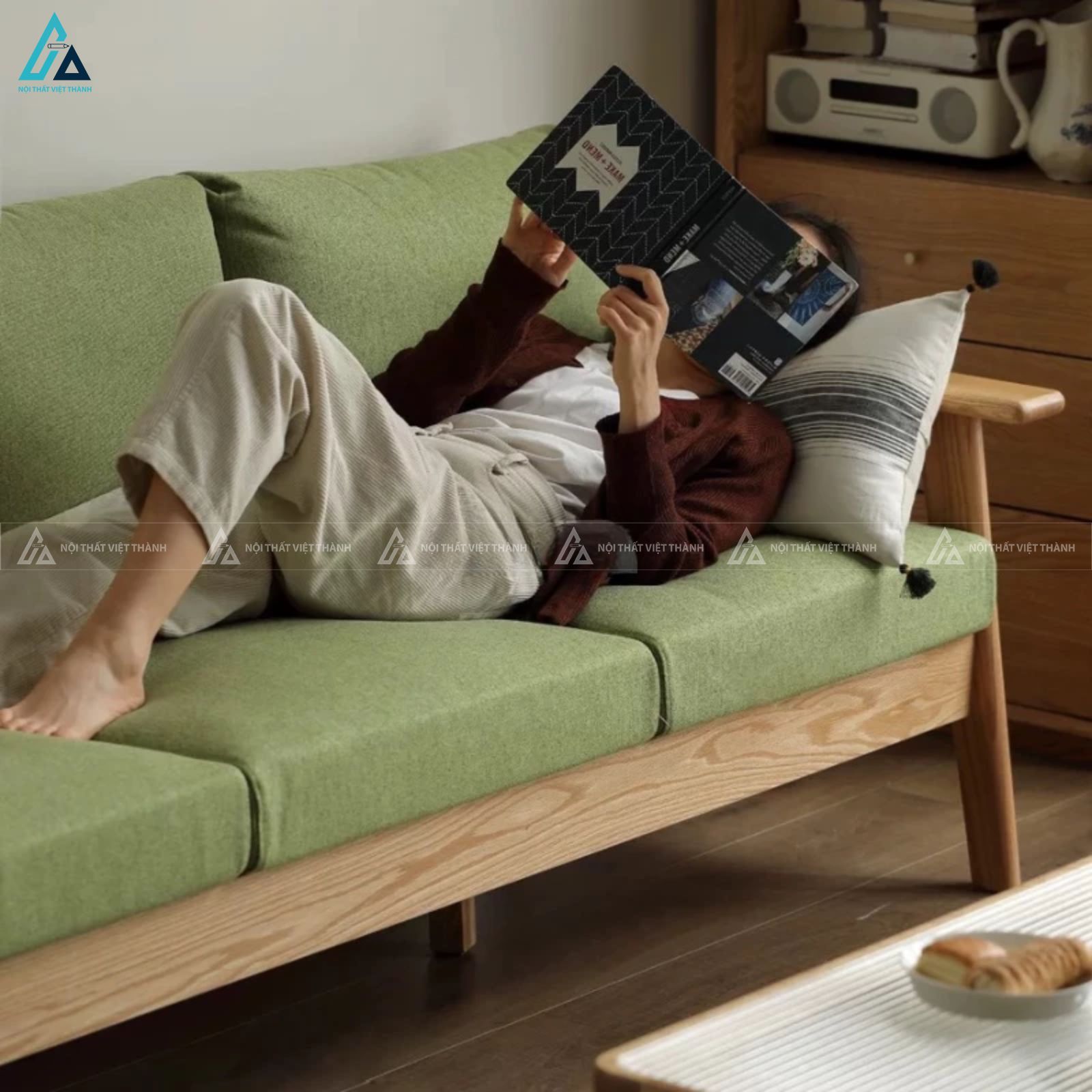 Sofa gỗ thiết kế thanh thoát cho phòng khách hiện đại tinh tế 3