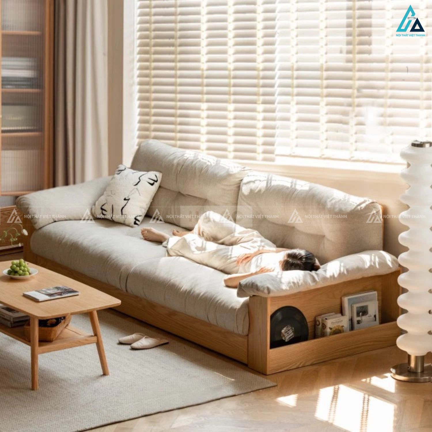Sofa gỗ tích hợp kệ sách đa năng cho không gian sống tiện nghi