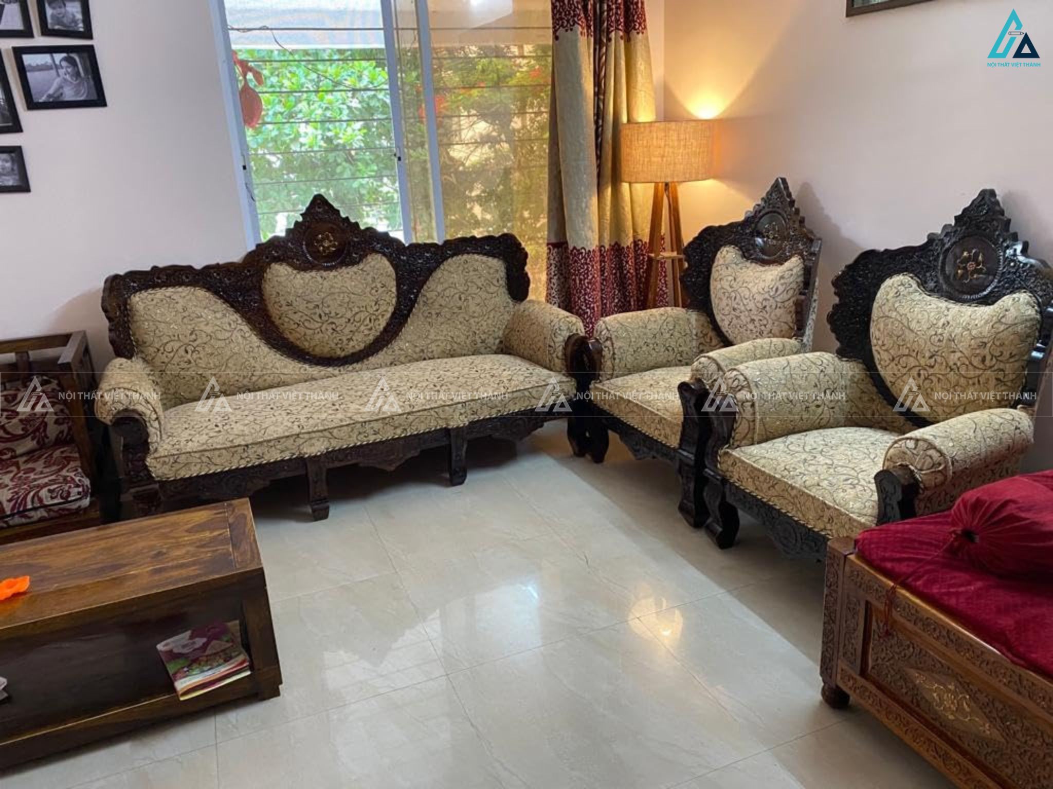 Bộ bàn ghế sofa gỗ sang trọng kiểu dáng cổ điển cho phòng khách 3