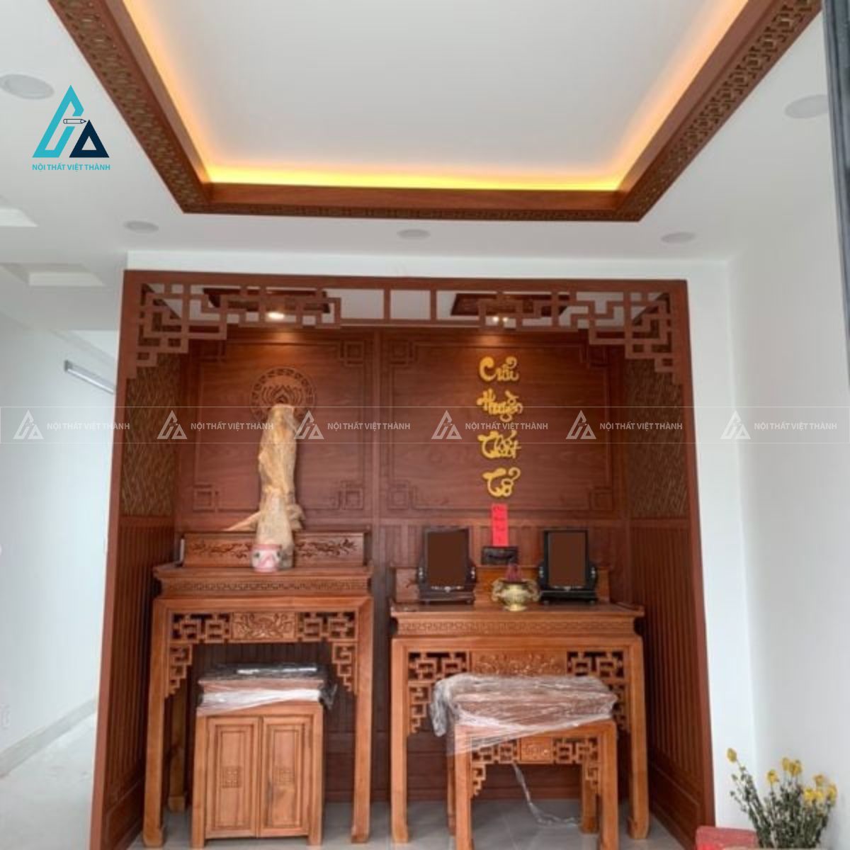 Vách Ngăn Phòng Thờ Chữ Vạn Bản Lớn Tạo Phòng Thờ Độc Lập Đẹp
