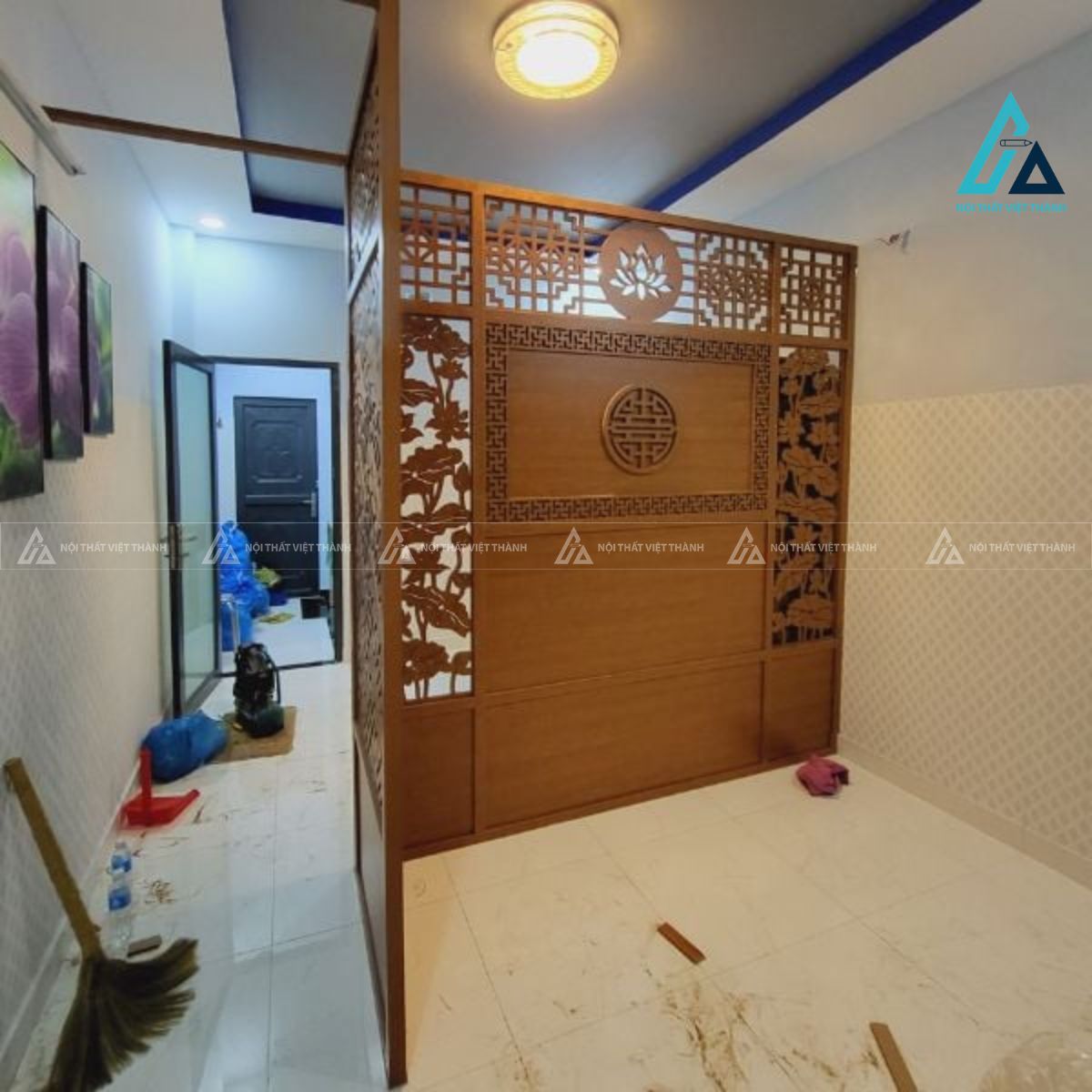 Vách Ngăn Phòng Thờ Chữ L Bản Lớn Kết Hợp Họa Tiết Sen Trúc 1