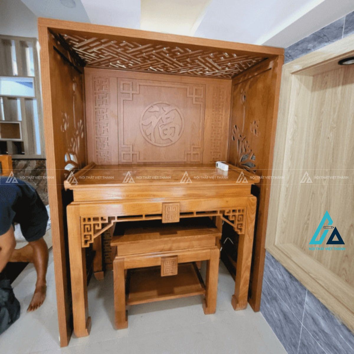 Vách Ngăn Phòng Thờ Họa Tiết Hoa Sen Kiểu Dáng Khung Hộp