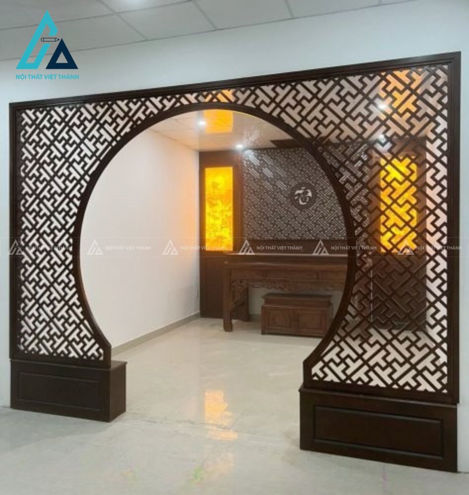 Vách Ngăn Phòng Thờ Cắt CNC Chữ Vạn Kết Hợp Cửa Vòm Sang Trọng