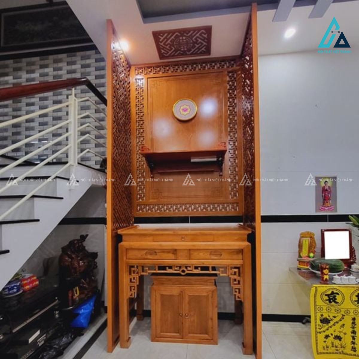 Vách Ngăn Phòng Thờ Kịch Trần Kết Hợp Ốp Hậu Toàn Diện