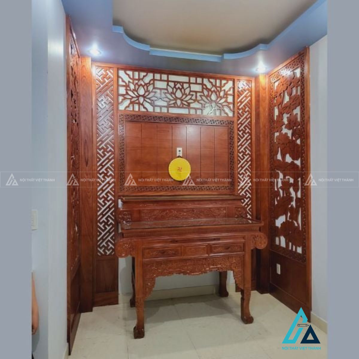 Vách Ngăn Phòng Thờ Gỗ Khắc Hoa Sen CNC Sang Trọng 