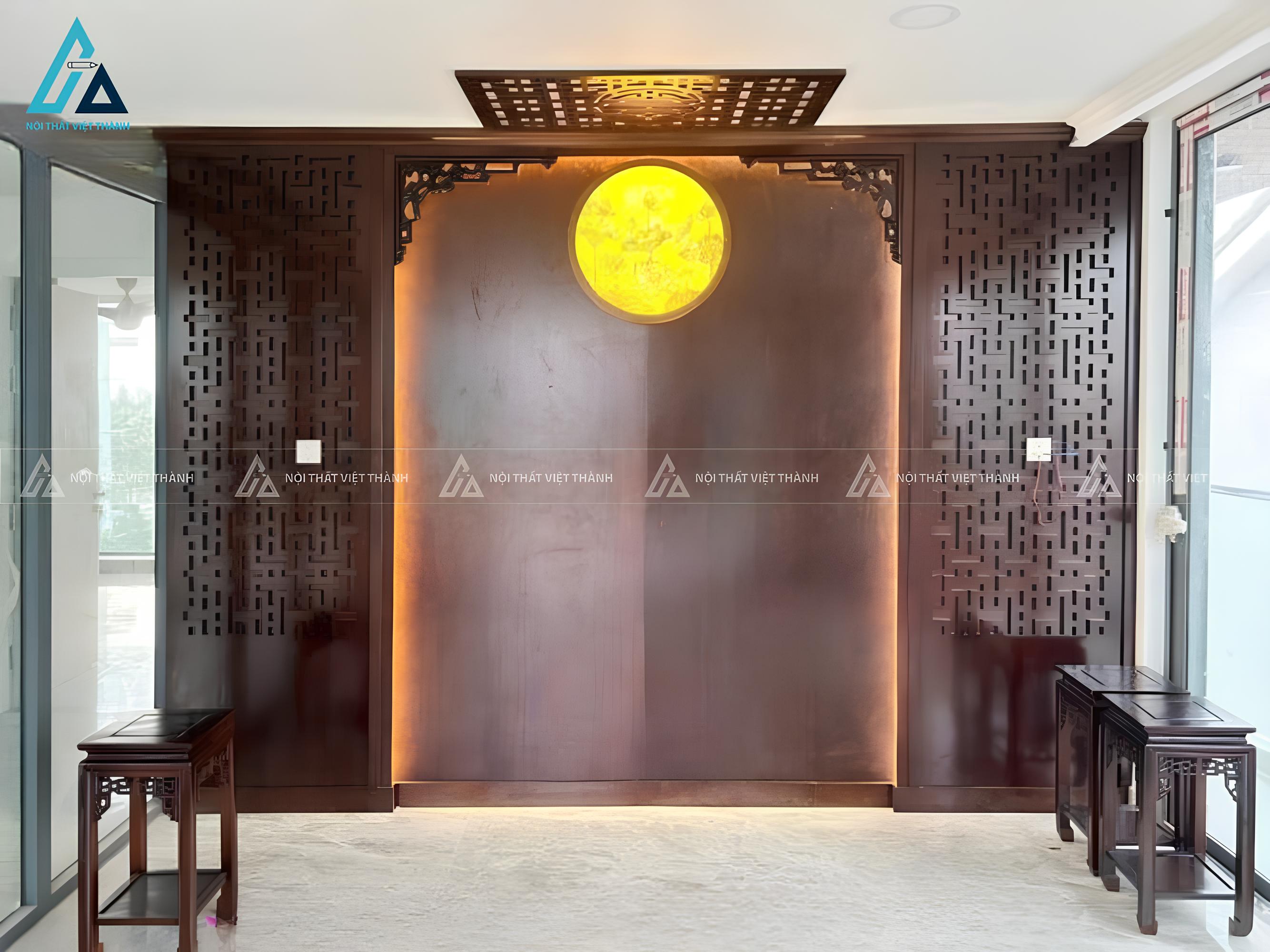 Vách Ngăn Phòng Thờ Ốp Kín Tường Phối Đèn Hào Quang Hoa Sen