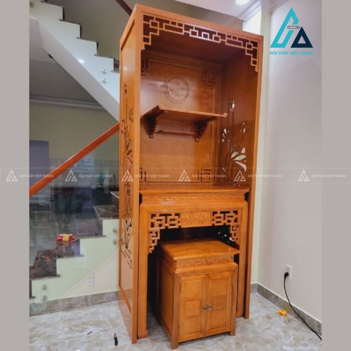 Vách Ngăn Phòng Thờ Nhỏ Gọn Cho Căn Hộ Chung Cư Hiện Đại