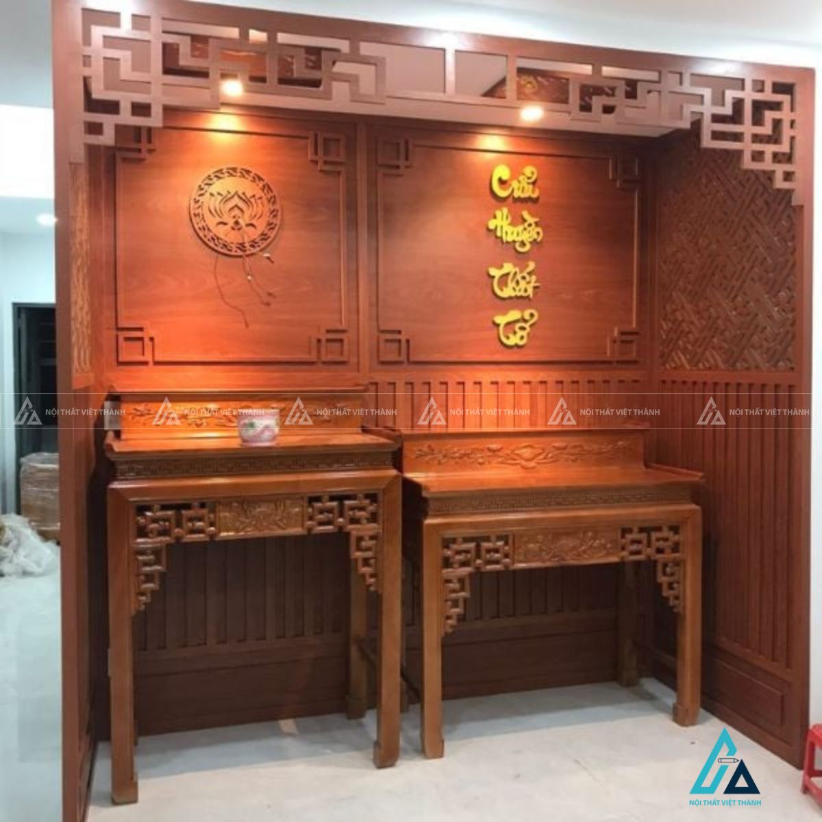 Vách Ngăn Phòng Thờ Chữ Vạn Bản Lớn Tạo Phòng Thờ Độc Lập Đẹp 1
