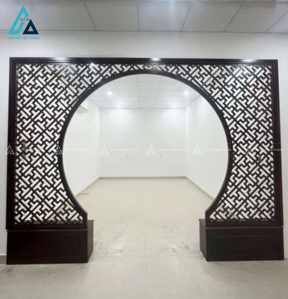Vách Ngăn Phòng Thờ Cắt CNC Chữ Vạn Kết Hợp Cửa Vòm Sang Trọng 1