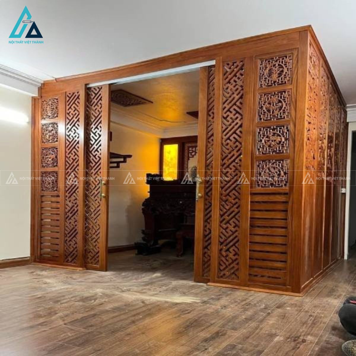 Vách Ngăn Phòng Thờ Dạng Cửa Lùa Bản Lớn Cách Biệt Sang Trọng 1