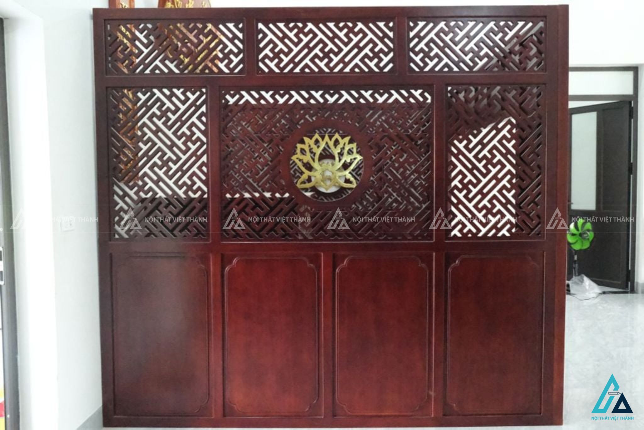 Vách Ngăn Phòng Thờ Dạng Cổng Lầu Hoành Phi Phúc Lộc Thọ 2