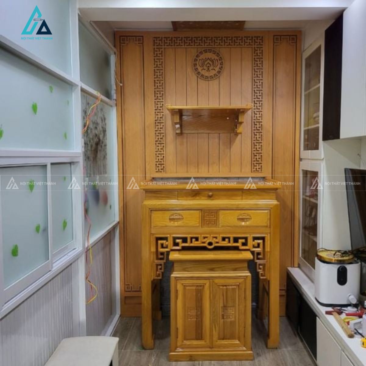 Vách Ngăn Phòng Thờ Ốp Hậu Viền CNC Họa Tiết Hoa Sen Trang Nghiêm