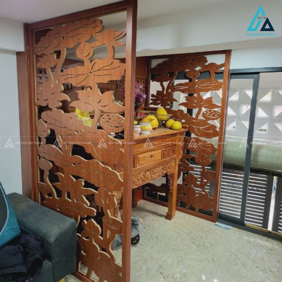 Vách Ngăn Phòng Thờ Hoa Sen Đục CNC Bản Lớn Cách Biệt Phòng Khách