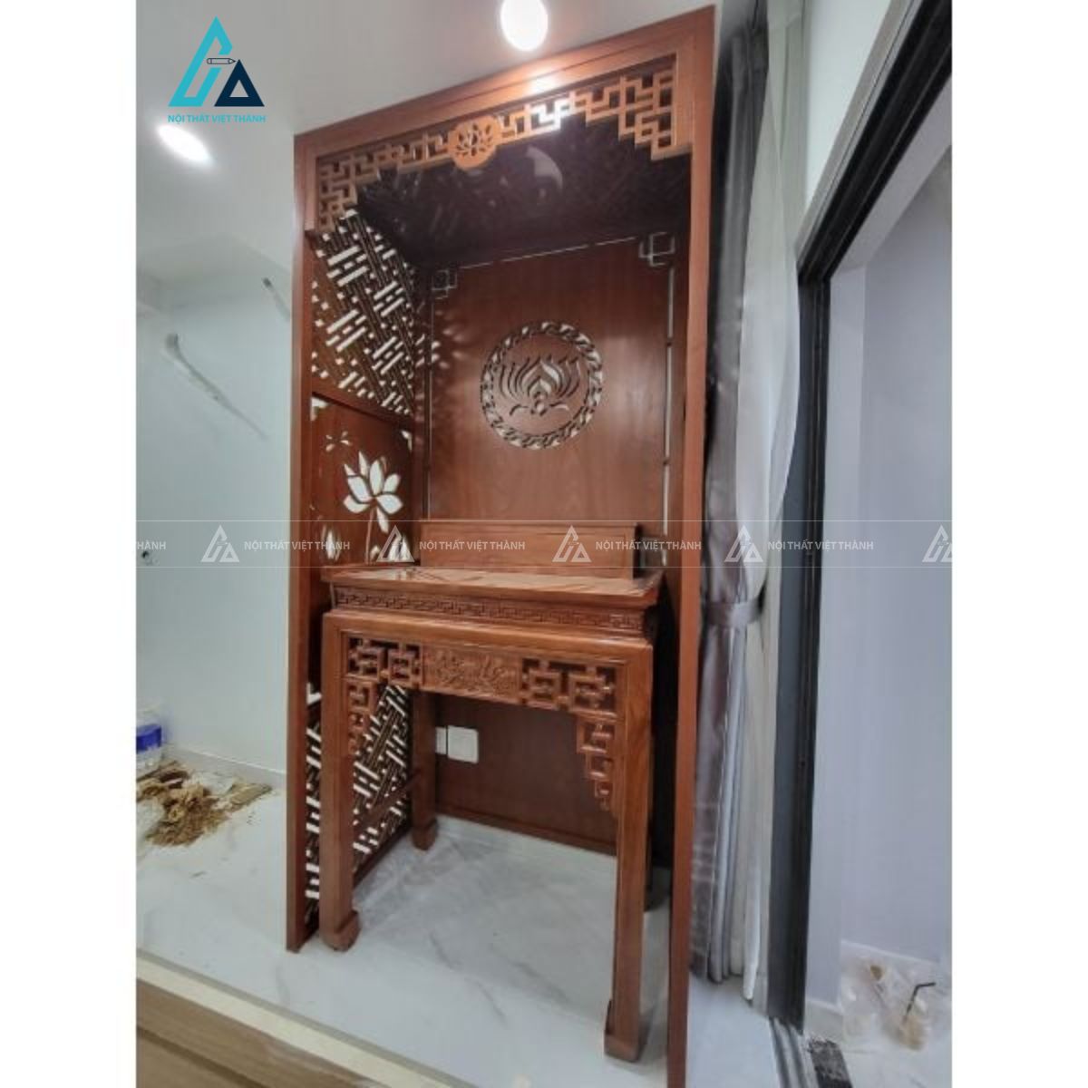 Vách Ngăn Phòng Thờ Họa Tiết Hoa Sen Giúp Tối Ưu Không Gian Tâm Linh