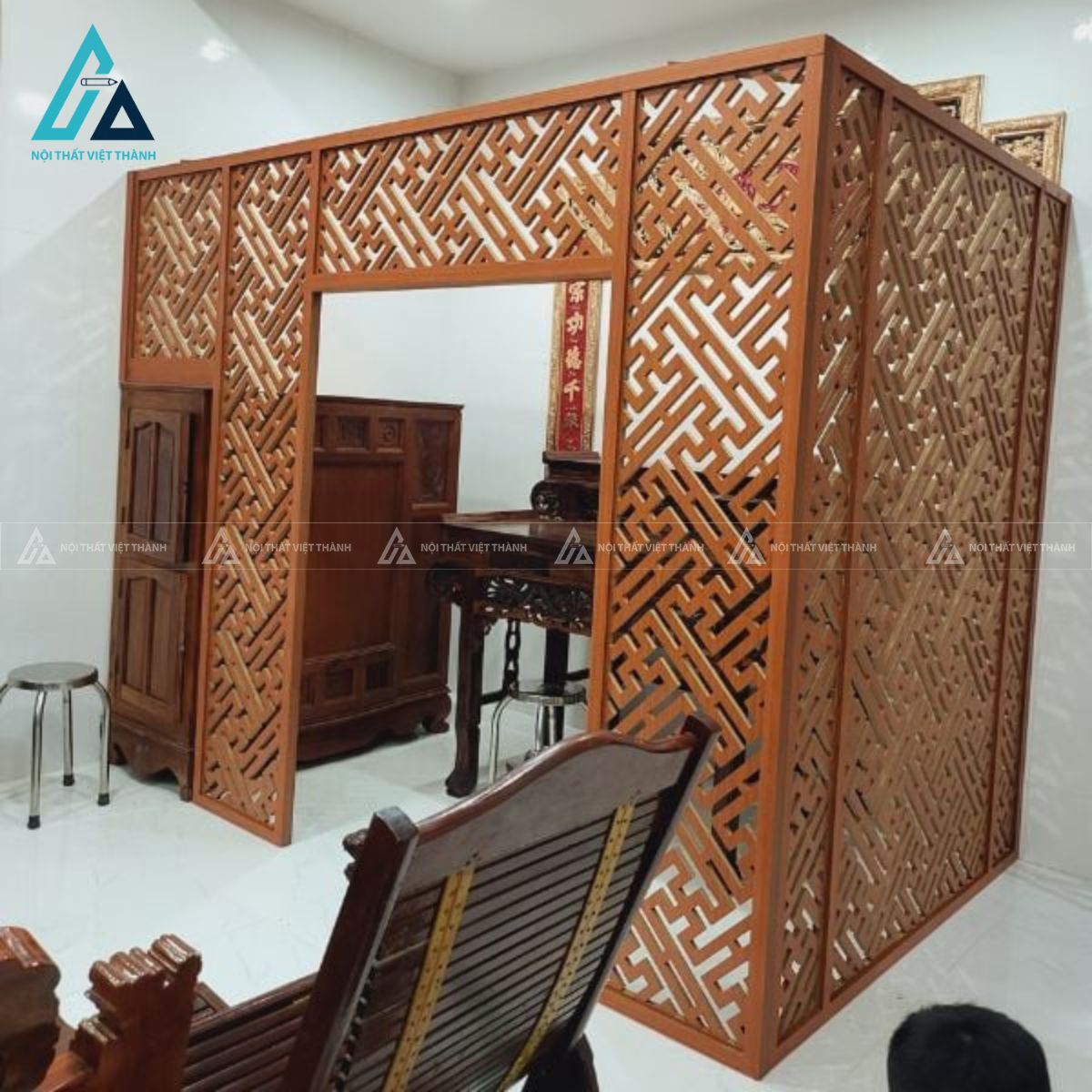 Vách Ngăn Phòng Thờ Chữ Vạn CNC Tạo Không Gian Riêng Biệt 2