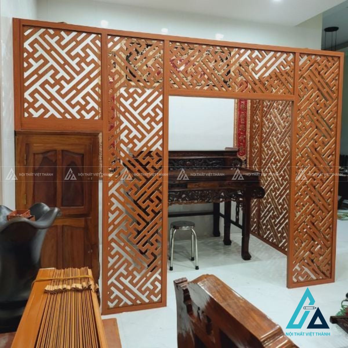 Vách Ngăn Phòng Thờ Chữ Vạn CNC Tạo Không Gian Riêng Biệt 1