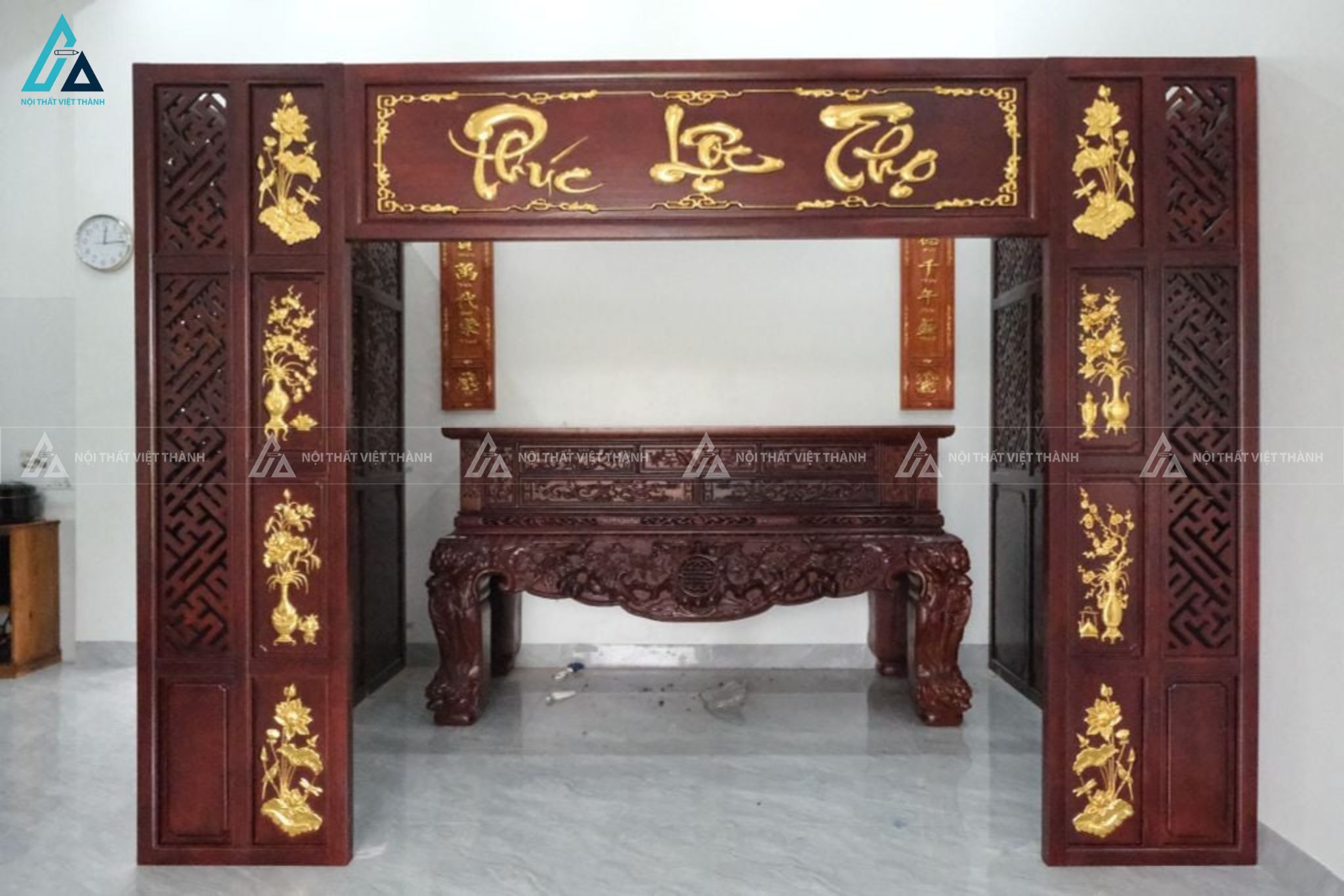 Vách Ngăn Phòng Thờ Dạng Cổng Lầu Hoành Phi Phúc Lộc Thọ