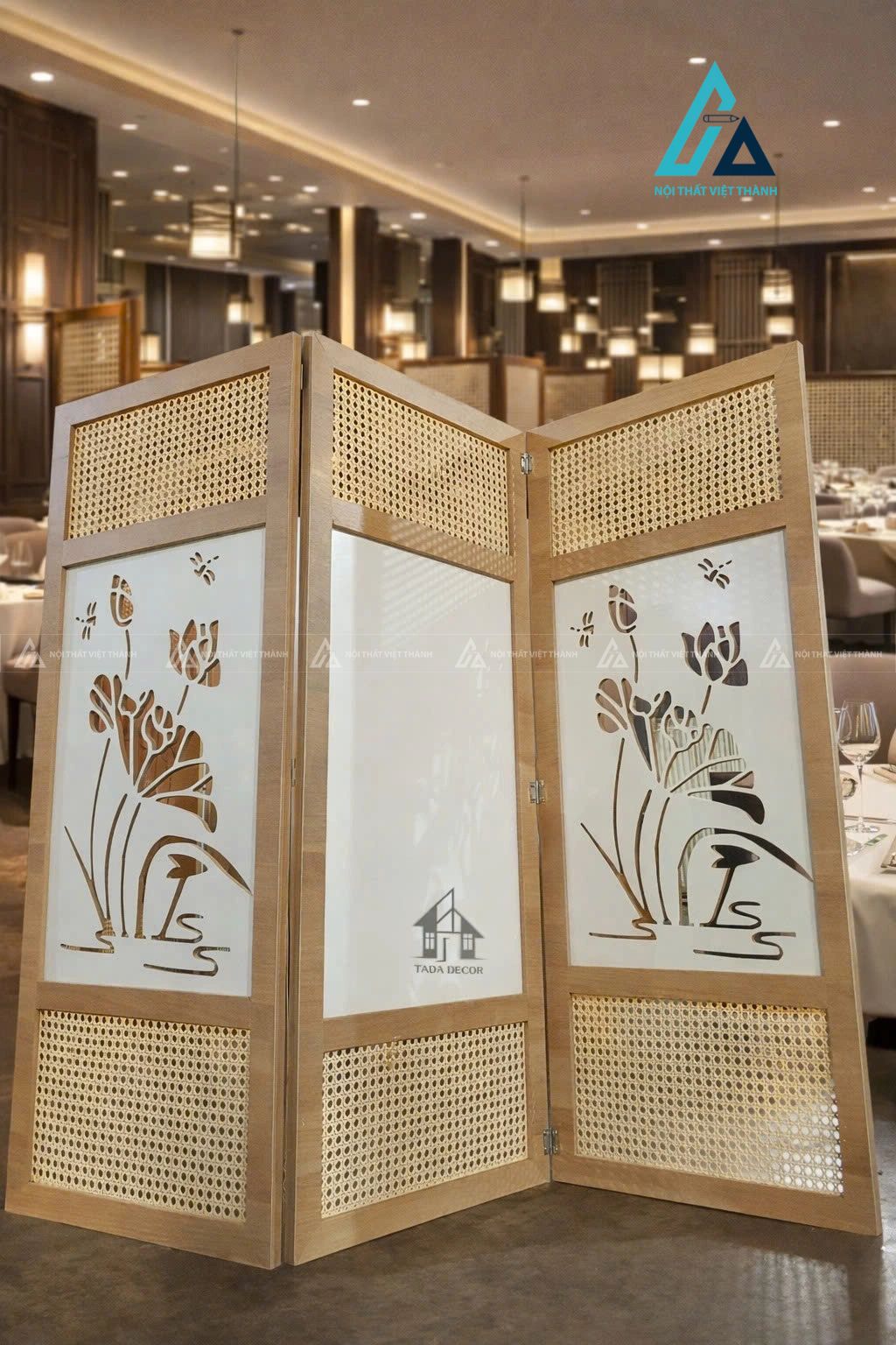 Vách ngăn hoa sen phối mây gấp gọn phân chia không gian 2