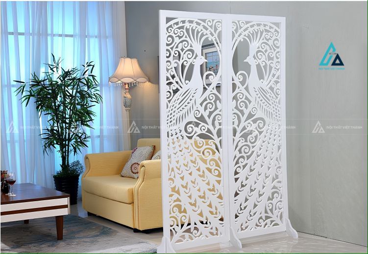 Vách ngăn bình phong cắt hoa văn chim công trang trí phòng khách 2