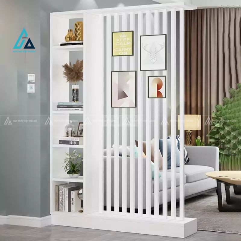 Vách ngăn phòng khách dạng lam sọc kèm kệ sách hiện đại