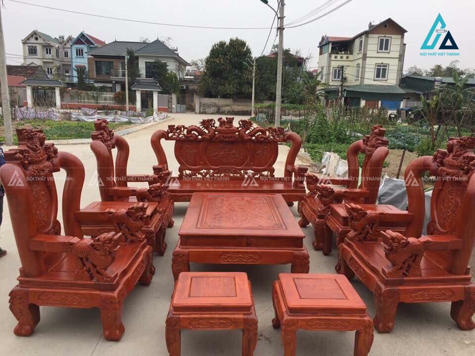 Bộ bàn ghế salon chạm rồng tinh xảo cho phòng khách hiện đại 1