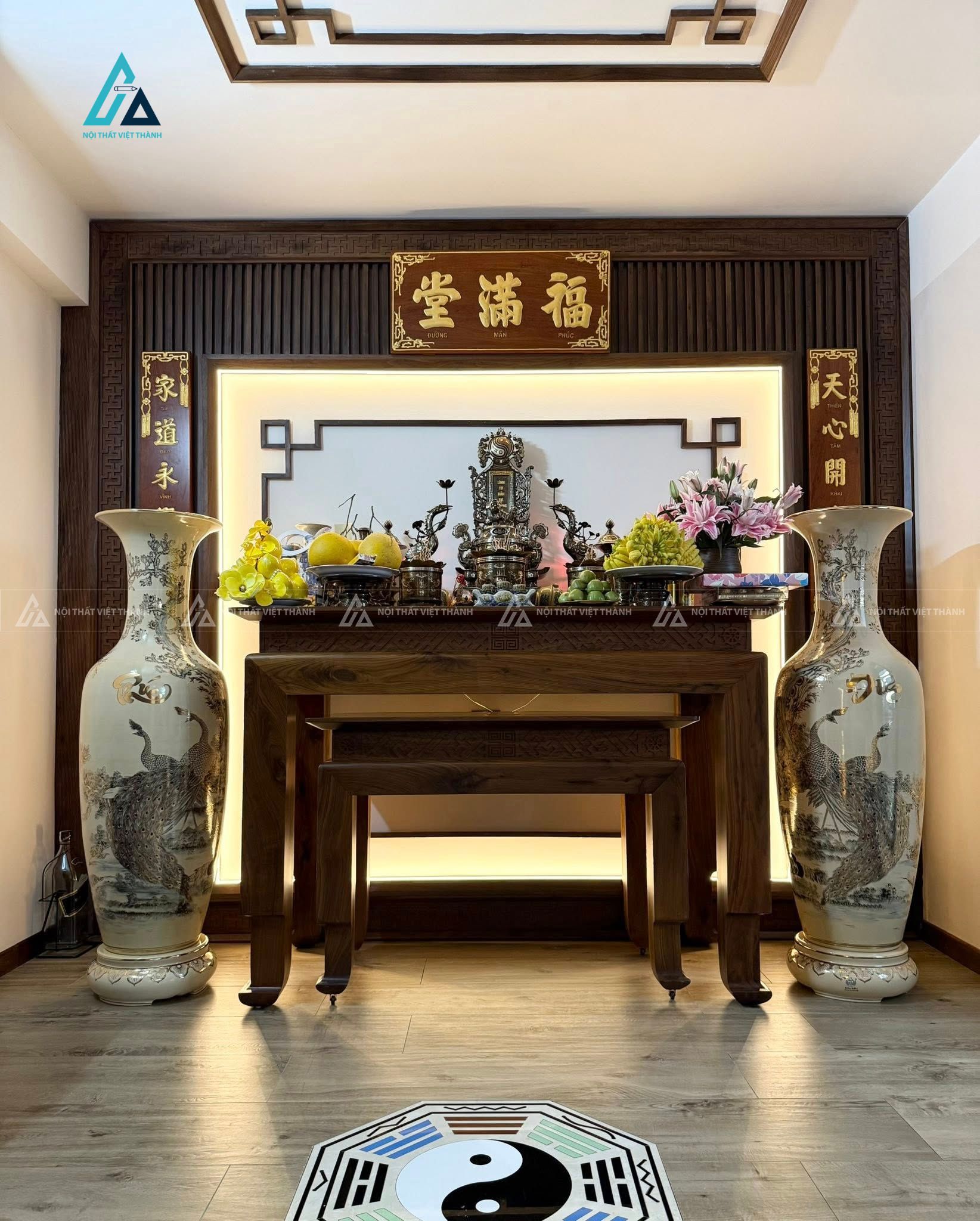 Mẫu thi công nội thất phòng thờ gỗ nâu trầm có đèn led
