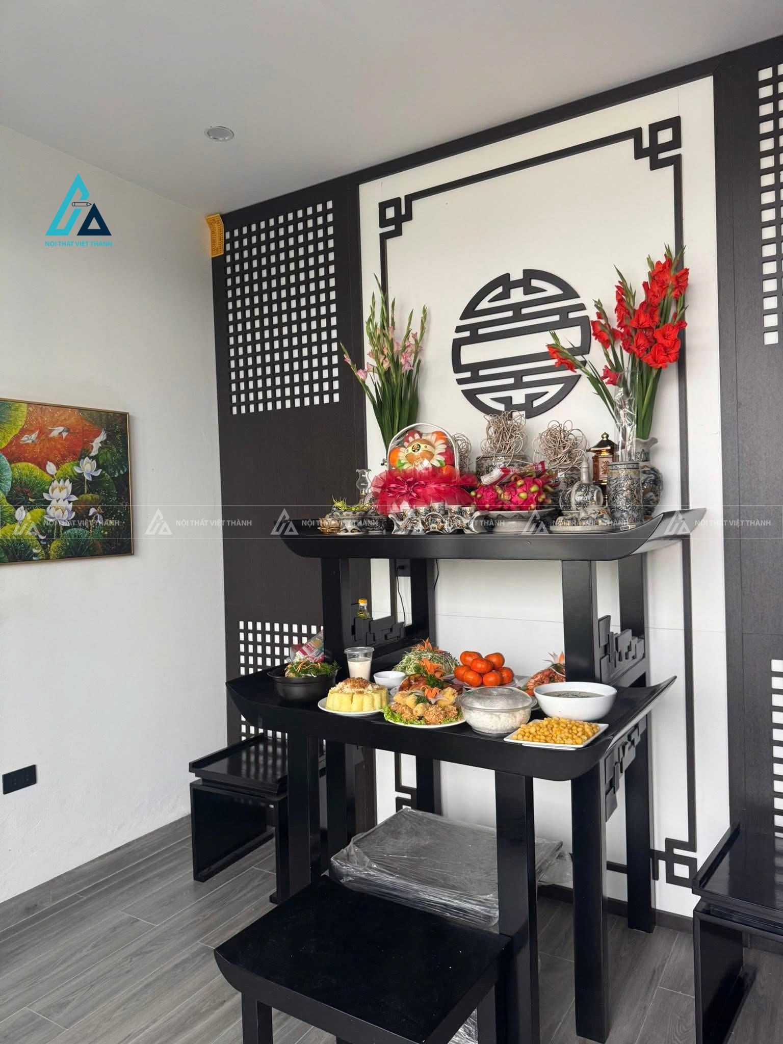 Mẫu thi công nội thất phòng thờ gỗ đen có vách CNC phía sau
