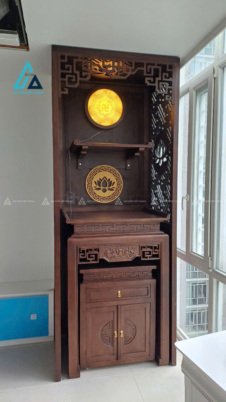 Mẫu thiết kế bàn thờ treo tường kết hợp với bàn thờ đứng có vách che