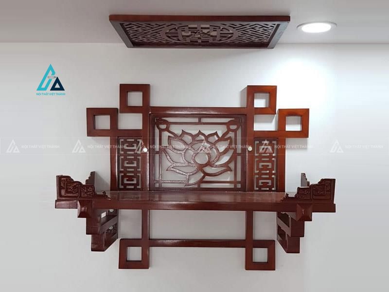 Mẫu thiết kế bàn thờ treo tường gỗ nâu hoa sen