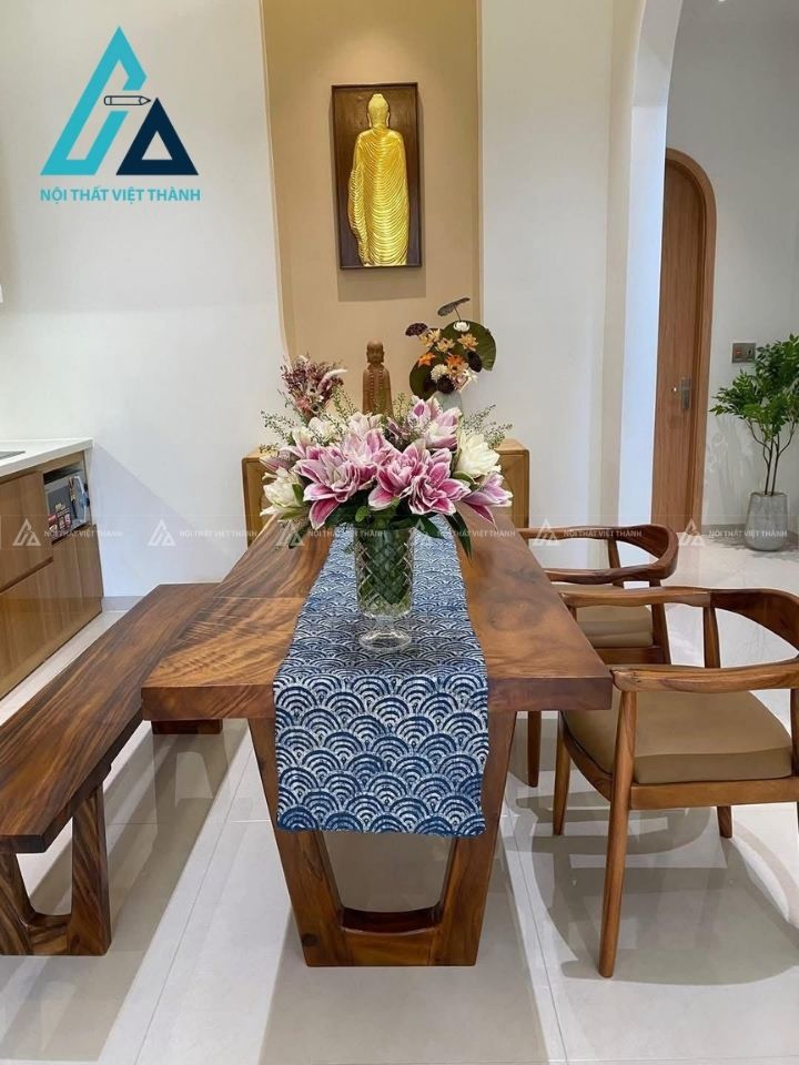Mẫu thiết kế bộ bàn ăn gỗ nâu gồm bàn dài, ghê dài và ghế đơn