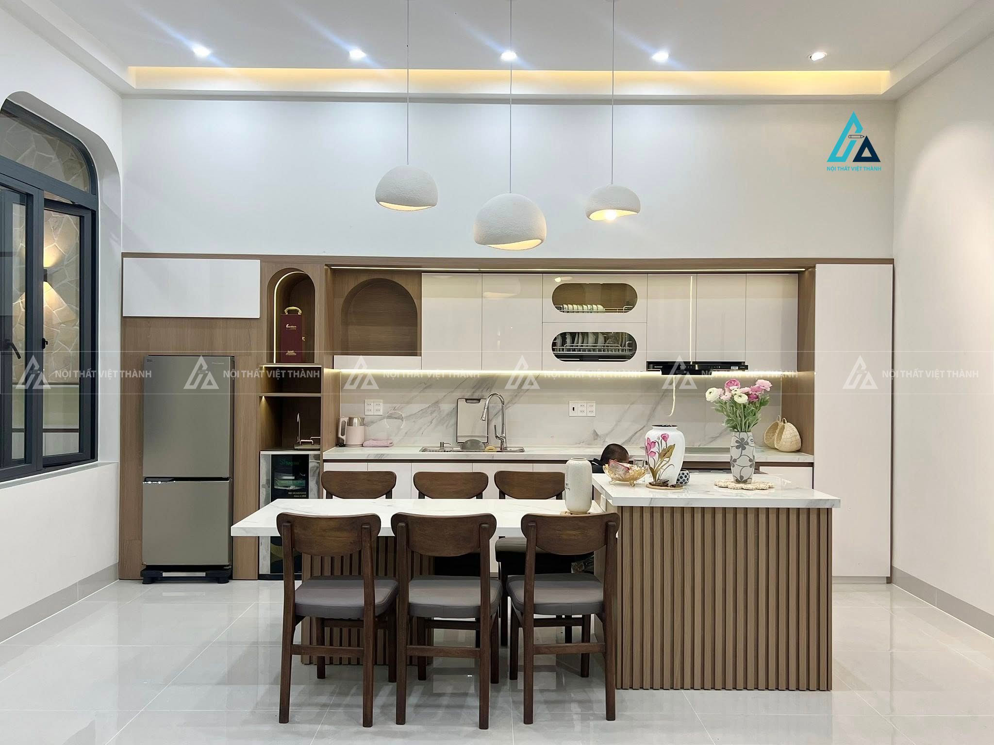 Mẫu thiết kế combo nội thất trọn gói trắng nâu cho nhà bếp