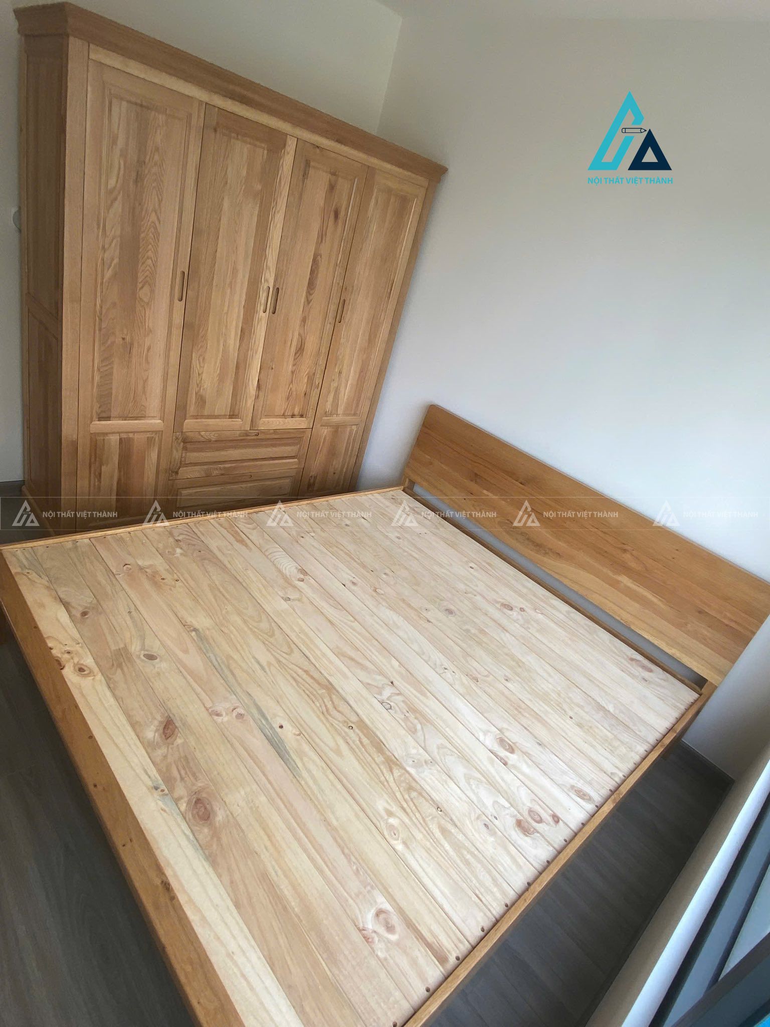 Mẫu thiết kế combo phòng ngủ gỗ tự nhiên vàng tối giản