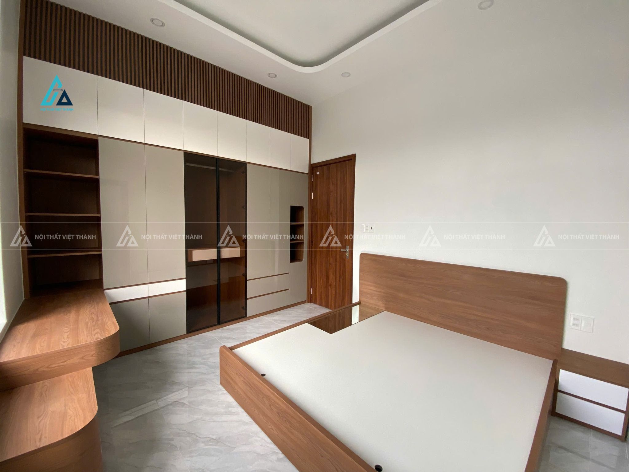 Mẫu thiết kế giường ngủ gỗ công nghiệp nâu hiện đại