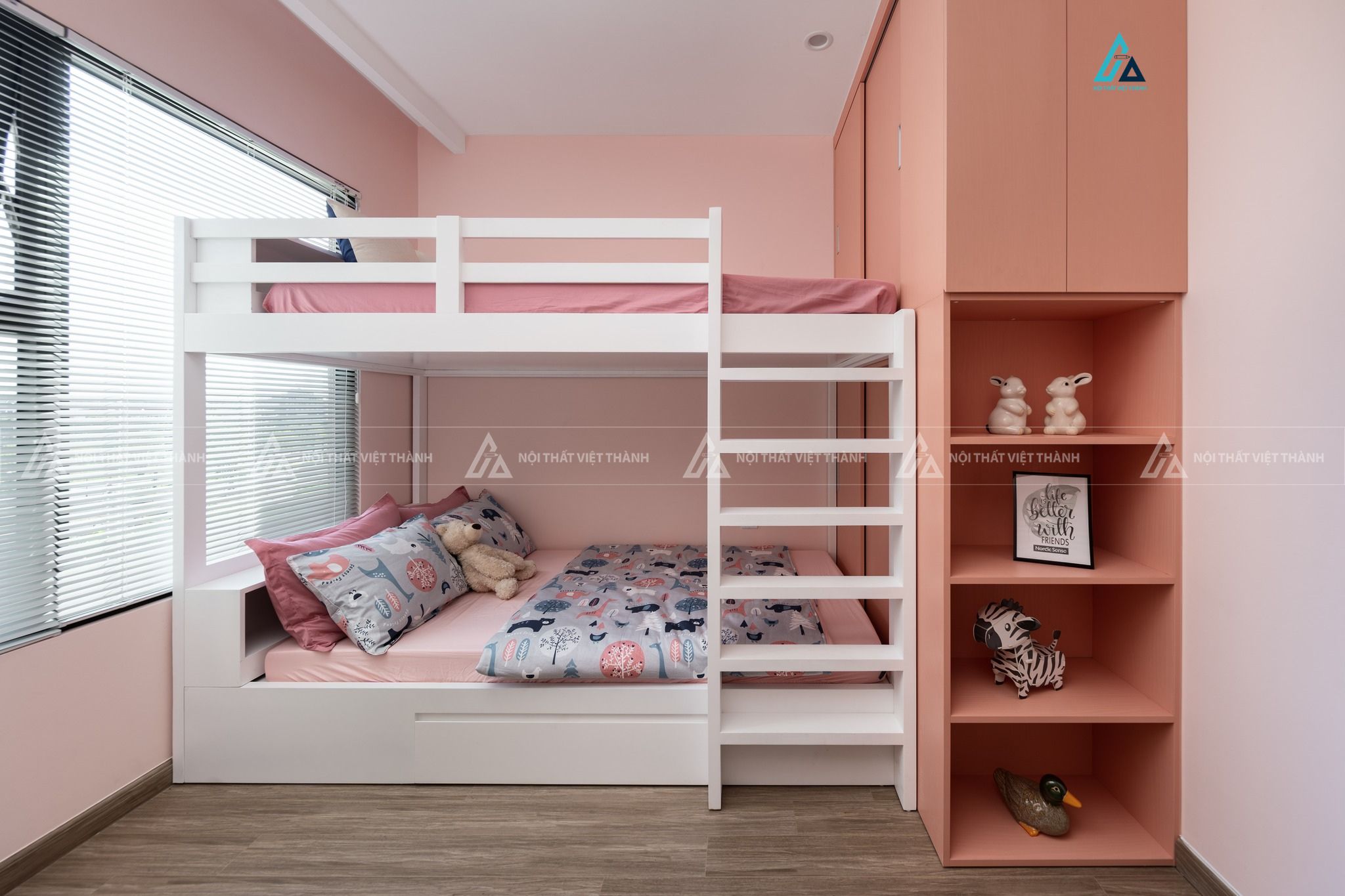 Mẫu thiết kế giường tầng trẻ em trắng hồng kết hợp tủ quần áo