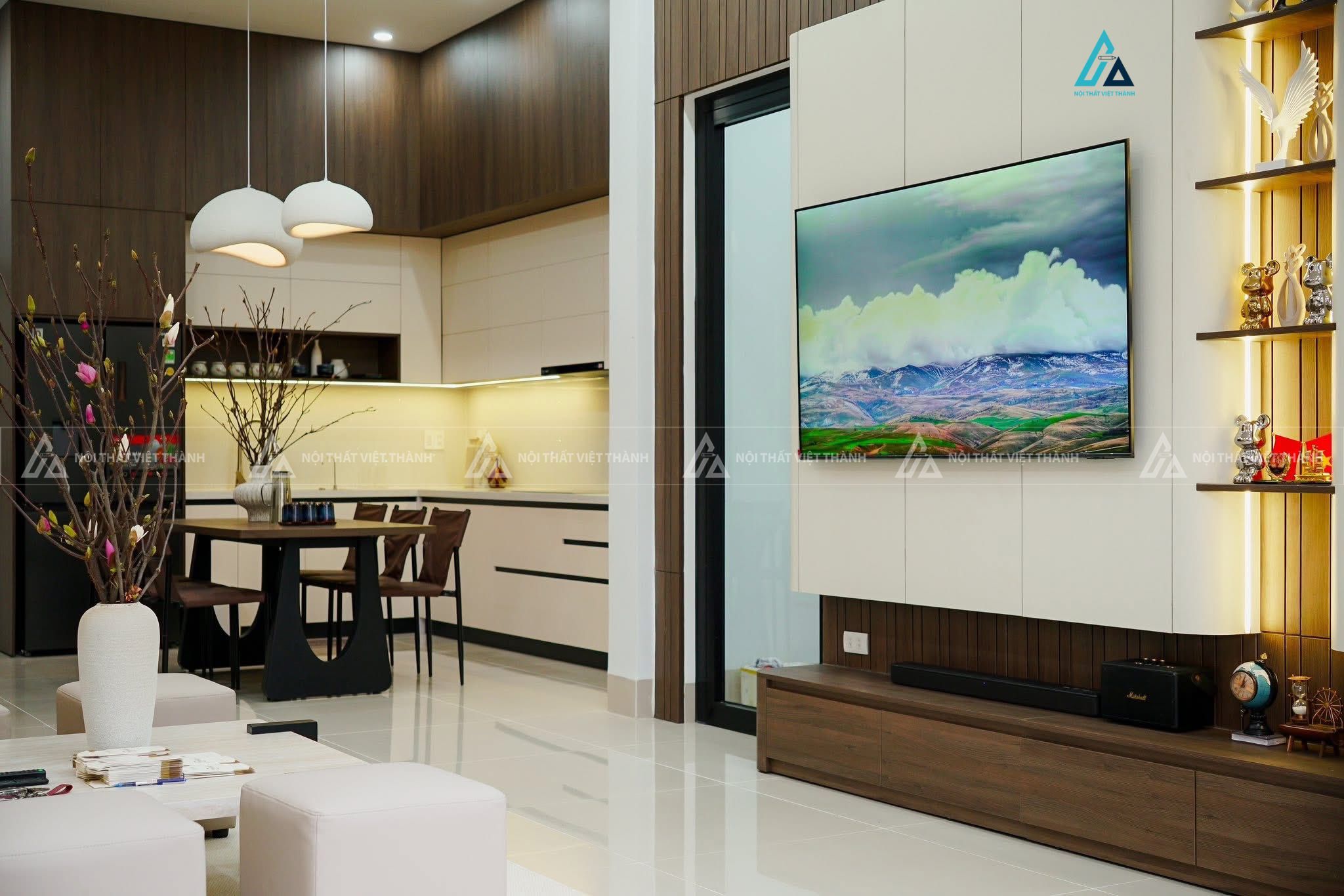Mẫu thiết kế kệ tivi gỗ công nghiệp nâu trắng kết hợp kệ trang trí