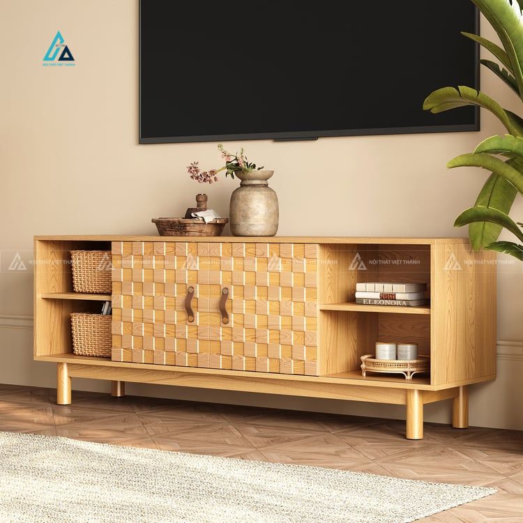 Mẫu thiết kế kệ tivi gỗ tự nhiên vàng hoạ tiết kẻ ô có kệ trang trí
