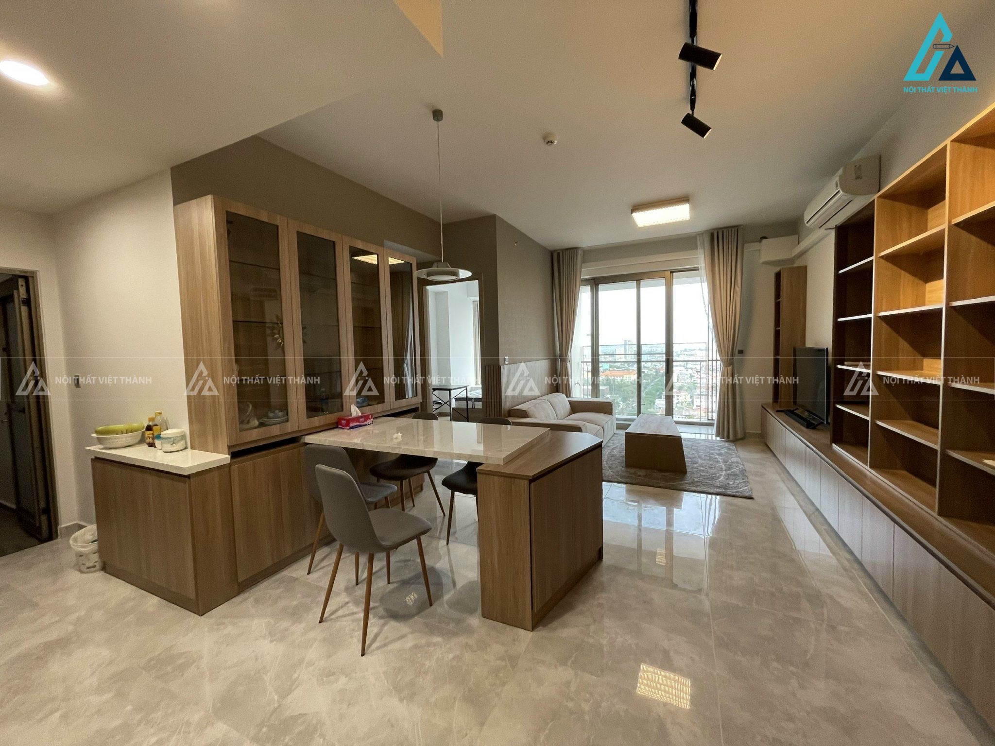 Mẫu thiết kế nội thất căn hộ chung cư gỗ nâu gọn gàng