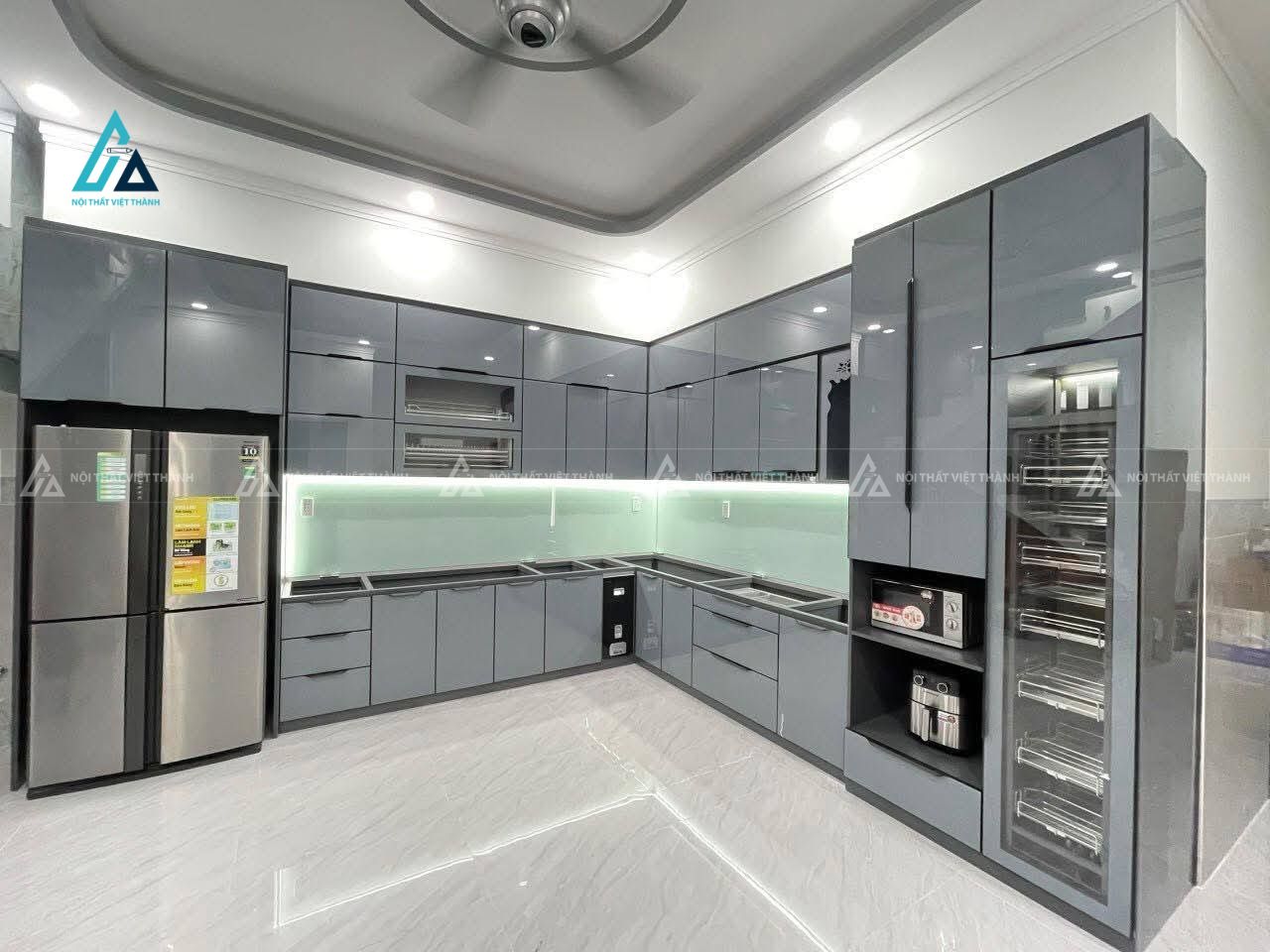Mẫu thiết kế tủ bếp Acrylic xám chữ L