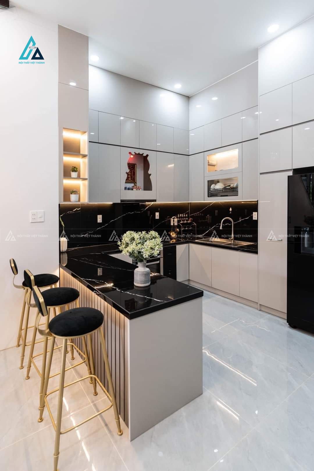 Mẫu thiết kế tủ bếp Acrylic trắng có đảo bếp
