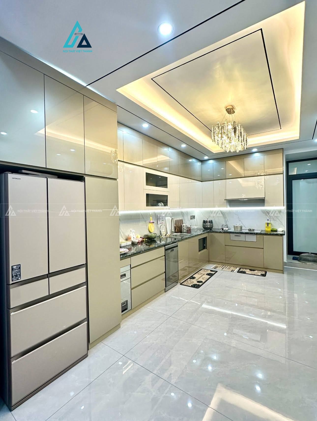 Mẫu thiết kế tủ bếp Acrylic be vàng chữ L kịch trần