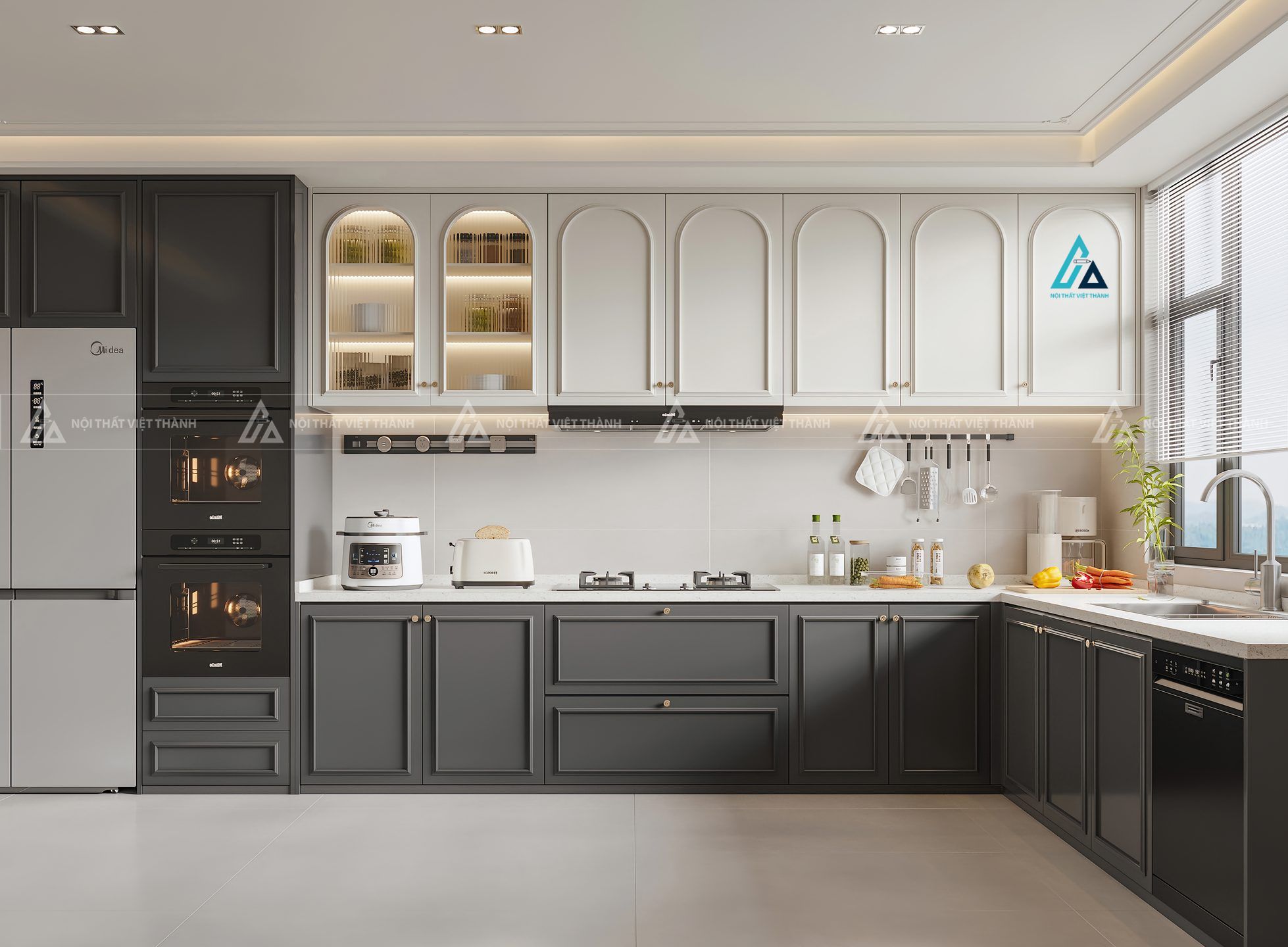 Mẫu thiết kế tủ bếp cánh kính đen trắng chữ L