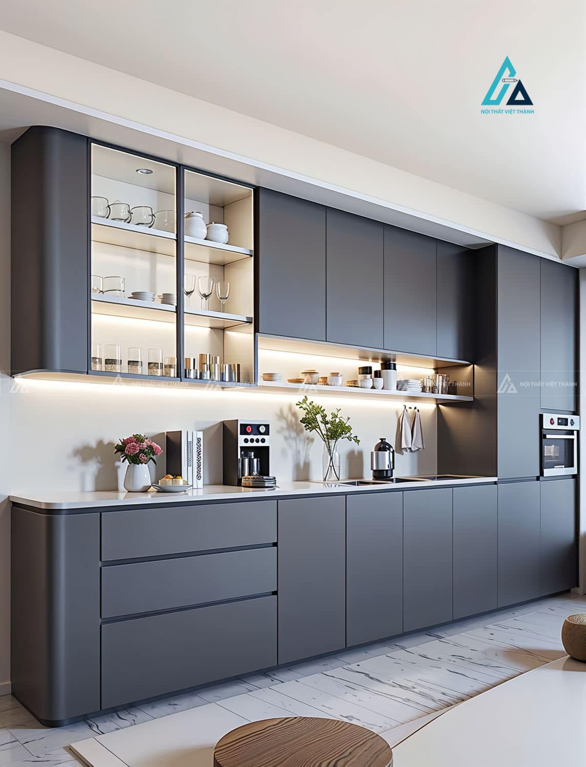 Mẫu thiết kế tủ bếp cánh kính xám tiện nghi