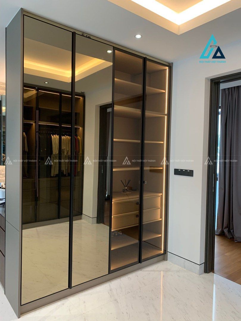 Mẫu thiết kế tủ quần áo cánh kính gỗ xám kịch trần