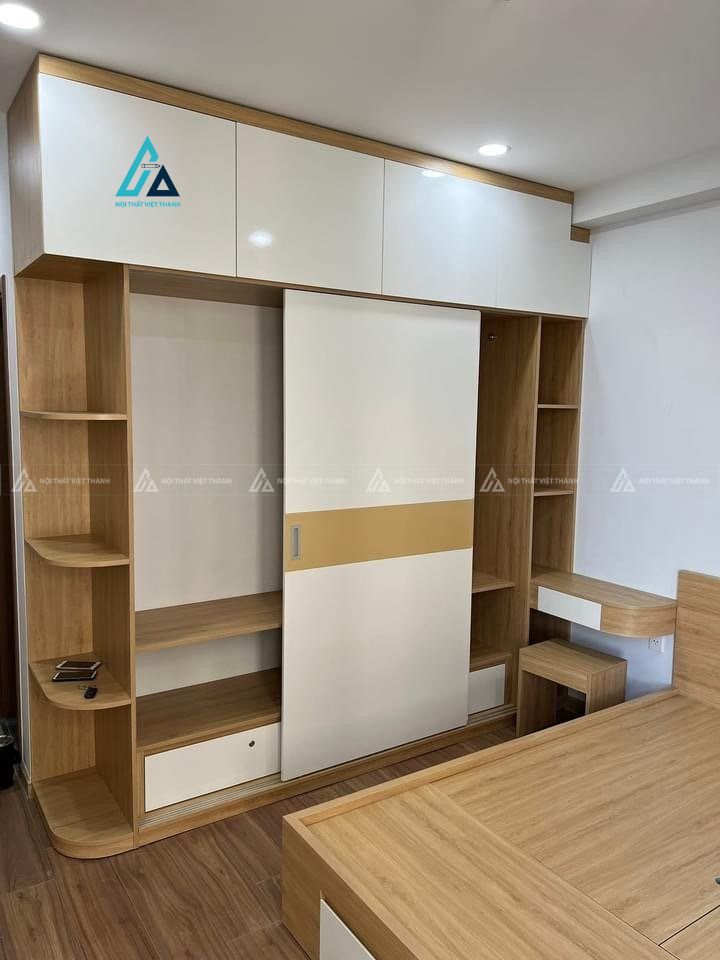 Mẫu thiết kế tủ quần áo cửa lùa trắng vàng 2 cánh