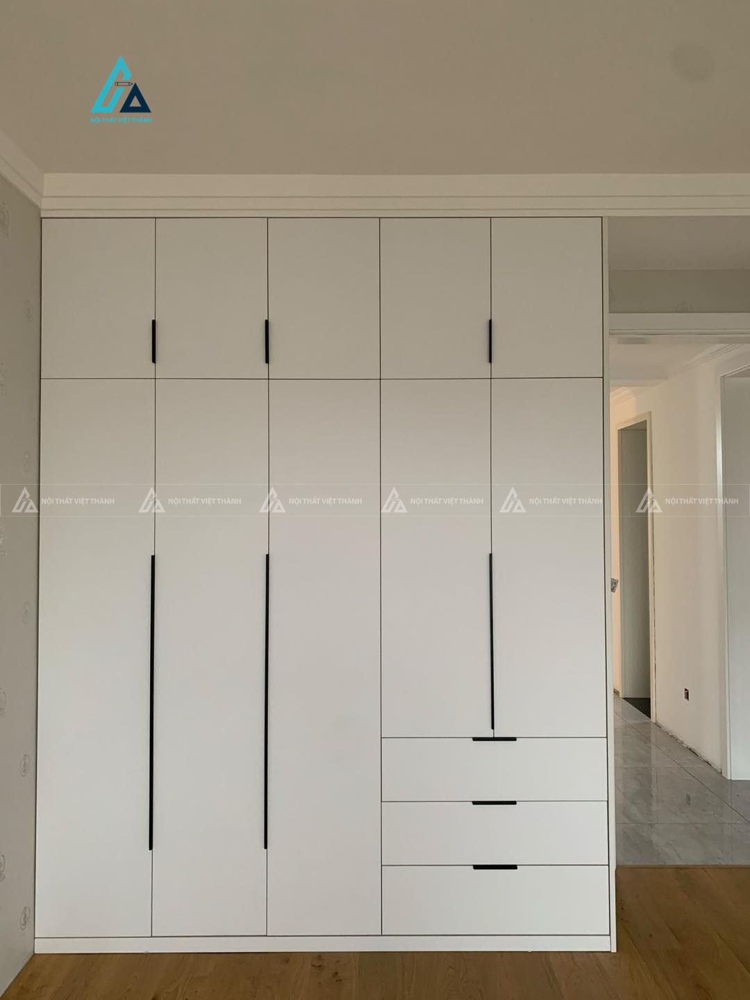 Mẫu thiết kế tủ quần áo gỗ công nghiệp trắng kịch trần