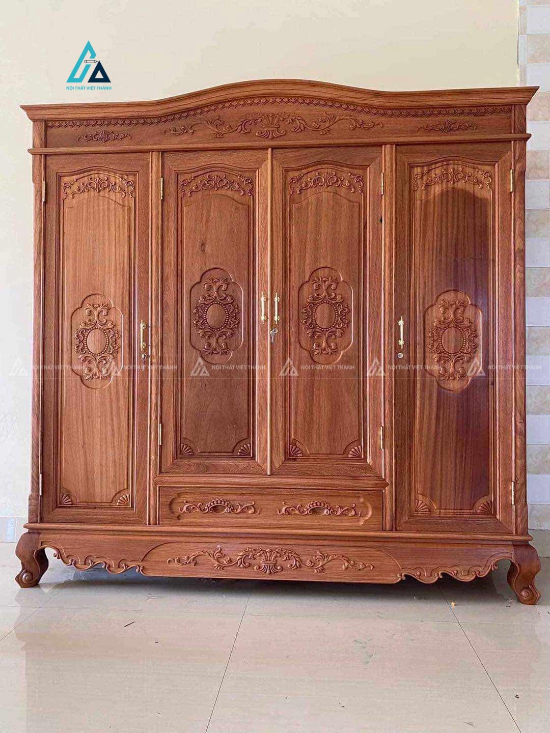 Mẫu thiết kế tủ quần áo gỗ tự nhiên nâu đỏ chạm khắc văn hoa văn
