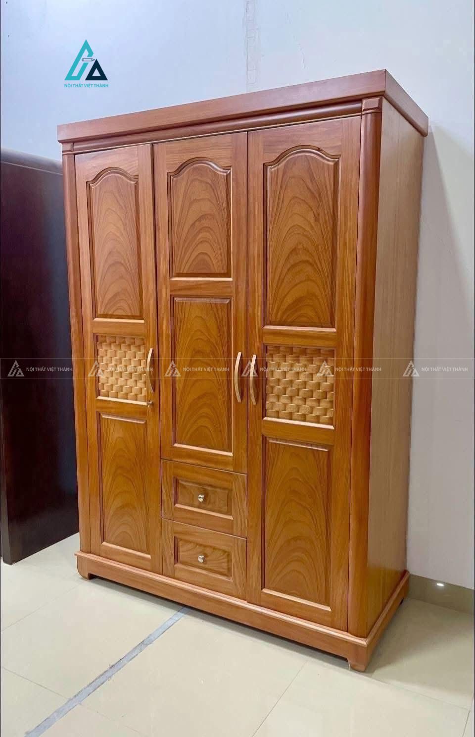 Mẫu thiết kế tủ quần áo gỗ tự nhiên 3 ngăn có ngăn kéo