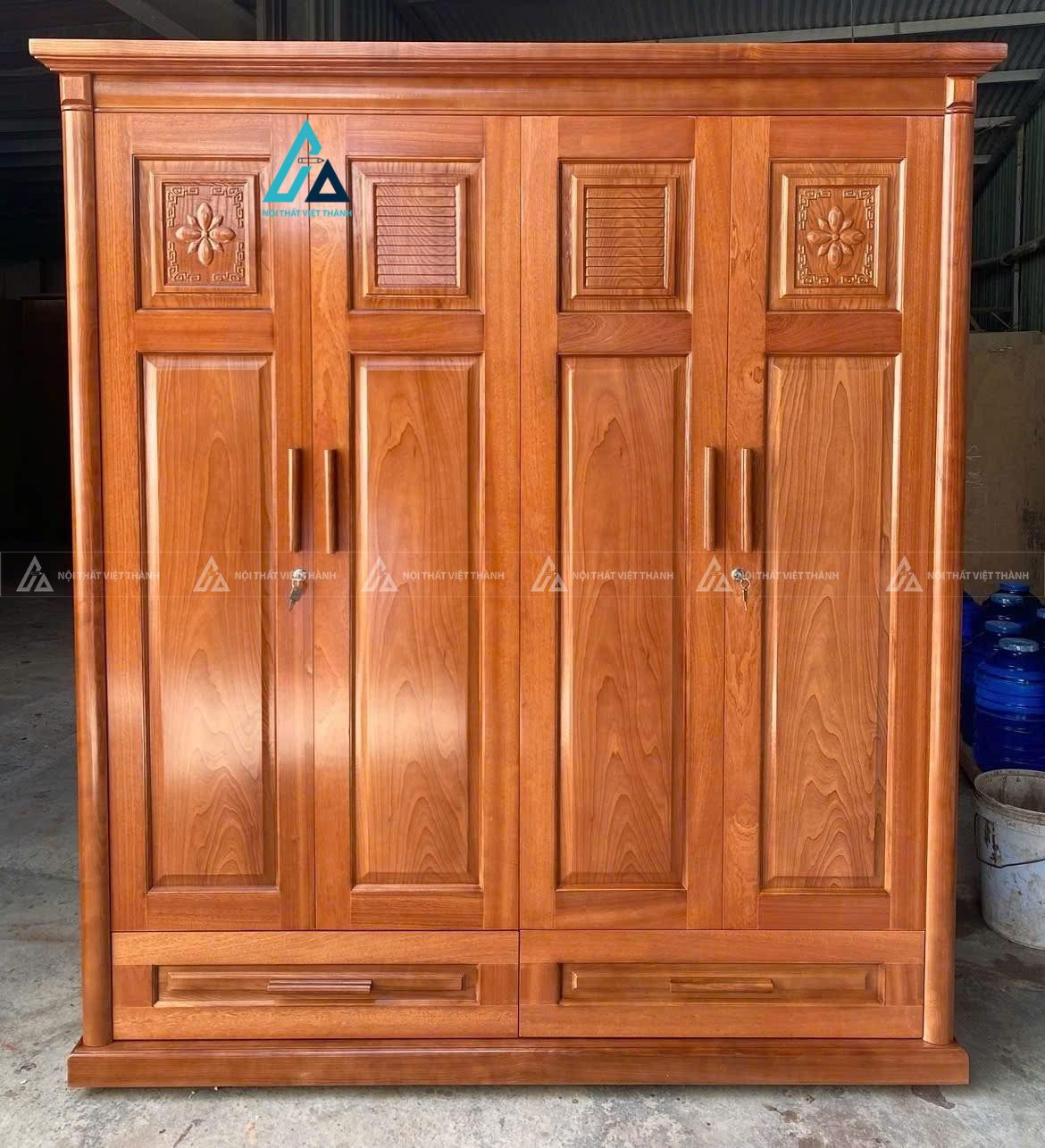 Mẫu thiết kế tủ quần áo gỗ tự nhiên nâu đỏ 4 cánh